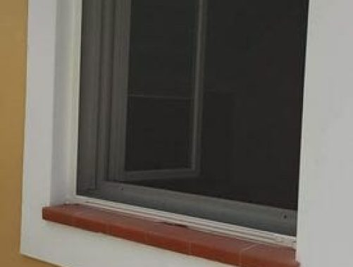 Moustiquaire sur fenêtre