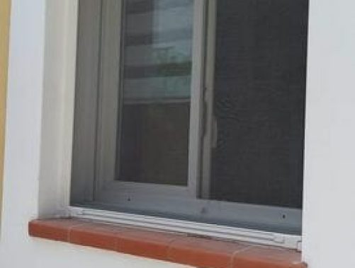 Moustiquaire sur fenêtre